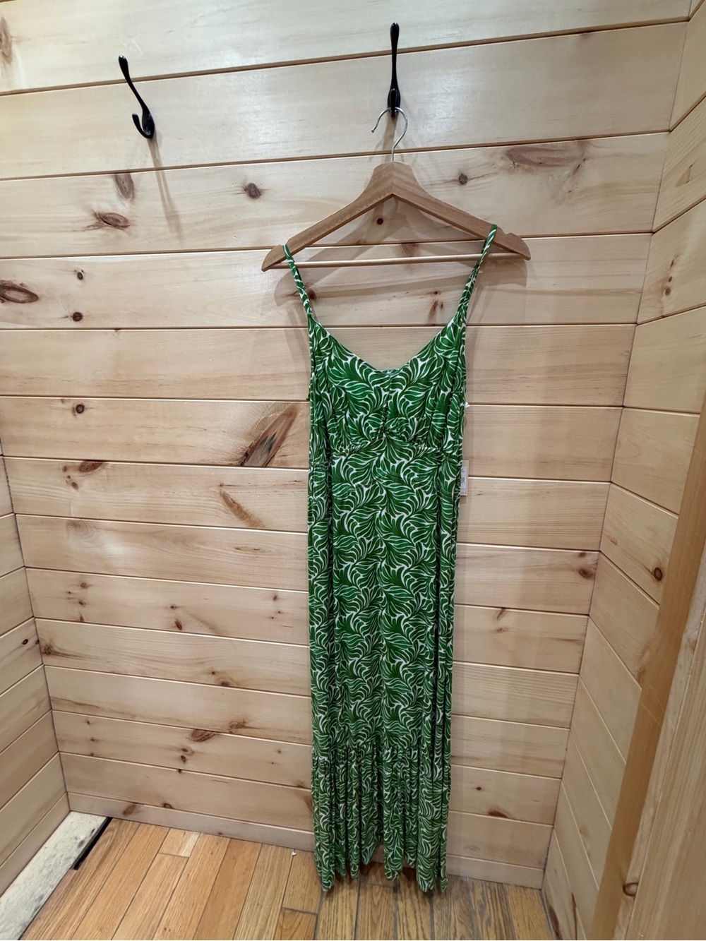 Black Tape_ Green and White Leaf-Print Spaghetti-Strap Maxi Dress
